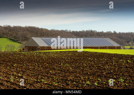 Limagne Ebene. Solar Scheune mit Strom versorgt. Puy-de-Dome. Der Auvergne. Frankreich Stockfoto