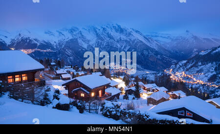 La Tzoumaz im Winter in der Dämmerung, Wallis, Schweiz Stockfoto
