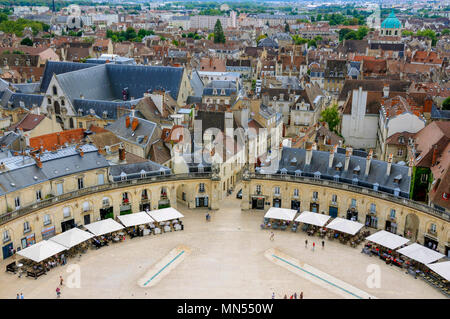 Blick auf den Dogenpalast, Rathaus, Place de la Liberation Square, von Philippe Le Bon Turm, Dijon, Côte-d'Or, Burgund, Frankreich Stockfoto
