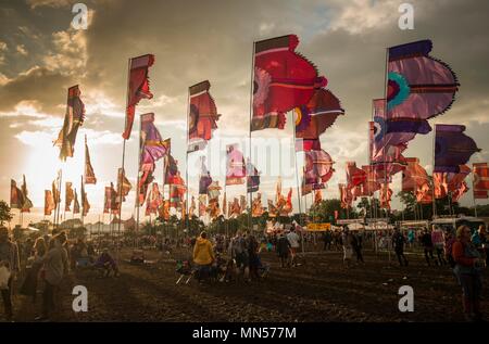 Glastonbury Festival 2016 - Samstag, wie die Sonne im Westen Holts 25/06/16. Stockfoto