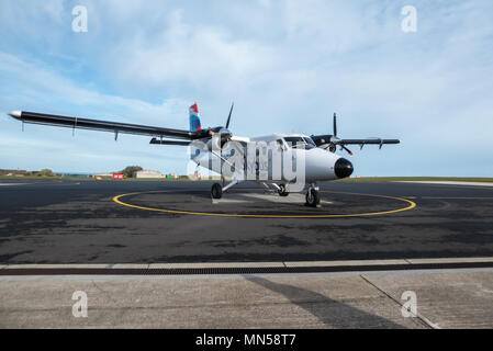 Skybus DHC-6 Twin Otter, auf der Rollbahn am St. Mary's Airport, Scilly-inseln, Großbritannien Stockfoto