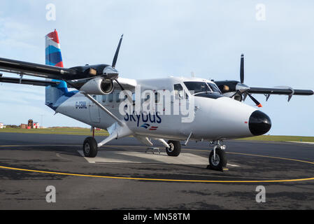 Skybus DHC-6 Twin Otter, auf der Rollbahn am St. Mary's Airport, Scilly-inseln, Großbritannien Stockfoto