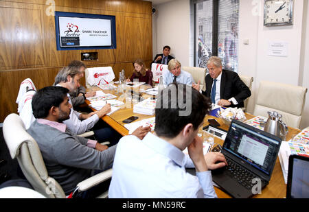 Mitglied des UEFA-Exekutivkomitees Servet Yardimci spricht während einer Pressekonferenz bei VERO Communications, London. Stockfoto