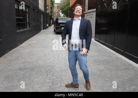 Jamie Oliver vor dem Treffen erster Minister Nicola Sturgeon in Benwell Haus in London, wo sie Neue fettleibigkeit Initiativen angekündigt. Stockfoto