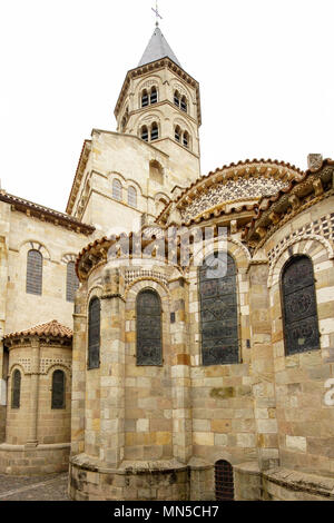 Basilika Notre-Dame du Port de Clermont-Ferrand in der Auvergne-Rh ône-Alpes, Frankreich. Stockfoto