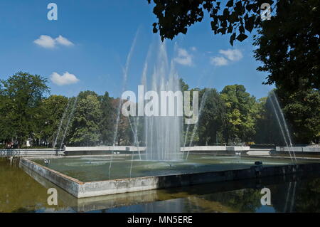 Die Schönheit der Landschaft von vielen Brunnen mit anderen Programm in öffentlichen Garten der Stadt Plovdiv, Bulgarien, Europa Stockfoto