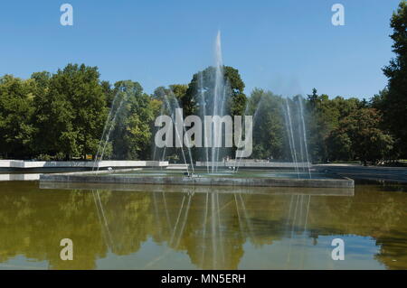 Die Schönheit der Landschaft von vielen Brunnen mit anderen Programm in öffentlichen Garten der Stadt Plovdiv, Bulgarien, Europa Stockfoto