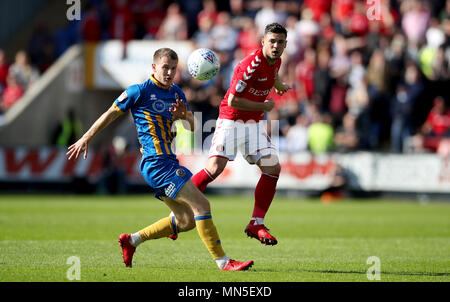 Von Charlton Athletic Jake Forster-Caskey (rechts) in Aktion Stockfoto