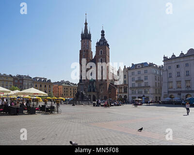 Krakau St Marys Basilika und Rynek Marktplatz Altstadt Polen Stockfoto