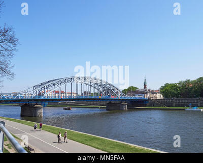 Krakau die Brücke von Marschall Józef Piłsudski oder Die meisten Marszałka Józefa Piłsudskiego über der Weichsel Stockfoto