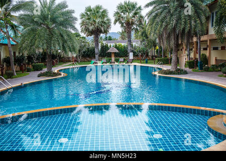 Wohn inground Swimming Pool im Hinterhof Stockfoto