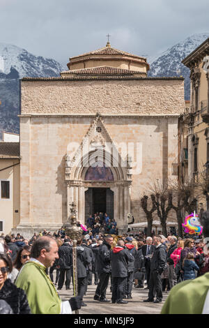 San Filippo Neri Kirche während Madonna che Scappa Feier am Ostersonntag an der Piazza Garibaldi in Sulmona, Abruzzen, Italien Stockfoto