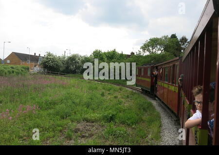 Beaudesert war der Name der Dieselmotor, den Wagen an der Leighton Buzzard Schmalspurbahn am 13. Mai 2018 zog Stockfoto