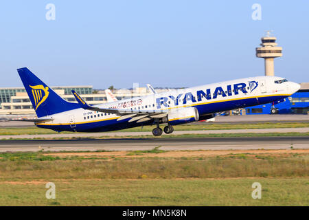 Mallorca, Spanien Mai 18 2018: Boeing 737 von Ryanair der Landung auf der schönen Insel in Spanien Stockfoto