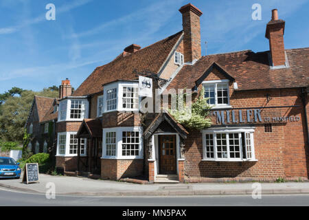 Die Miller von Mansfield Public House auf der Hohe Straße in der Nähe der Themse in Goring-on-Thames in Oxfordshire, UK Stockfoto