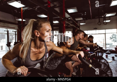 Functional Training Klasse arbeiten Stockfoto