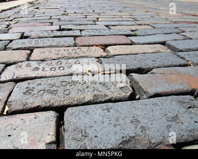 St. George Street ursprüngliche Ziegel aus der Flagler Ära, St. Augustine, Florida, USA, 2018, © katharine Andriotis Stockfoto