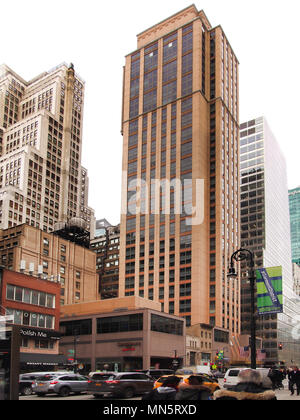 New York, New York, USA. Februar 1, 2018. Ausblick auf die West 38th und 6. Avenue in Manhattan midown an einem Wochentag nachmittags Stockfoto