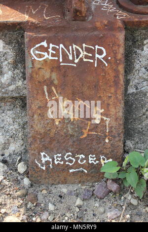 Erstaunlich und gelegentliche Graffiti an der Graffiti Bridge in Chicago, Illinois, gefunden. Stockfoto