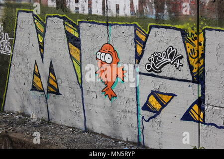 Erstaunlich und gelegentliche Graffiti an der Graffiti Bridge in Chicago, Illinois, gefunden. Stockfoto