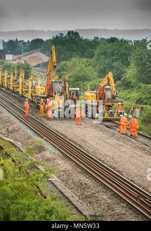 Network Rail start Festlegung der Anschluss unter Jagden Mühle Brücke, Wotton Bassett. 27/05/17. Stockfoto