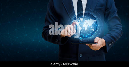 Smart Phones und Globus Verbindungen gelegentlich Communication world Internet Geschäft Leute drücken Sie das Telefon im Internet zu kommunizieren. Leerzeichen setzen Mess Stockfoto