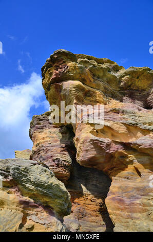 Die Höhlen von Caiplie - Die Buchten - auf der Route der Fife Spaziergang entlang der Küste in der Nähe von Cellardyke/Crail in Fife, Schottland, Großbritannien. Stockfoto