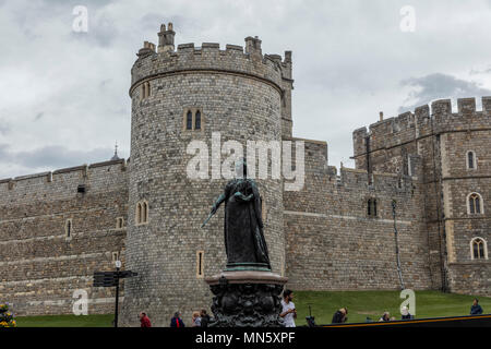 Queen Victoria Statue in der Nähe von Windsor Castle Stockfoto
