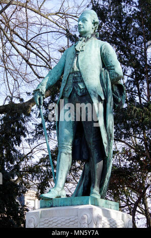 Statue von Johann Wolfgang von Goethe, deutscher Schriftsteller und Staatsmann in der Mitte des Goethe Denkmal vor der Universität Palast in Straßburg Stockfoto