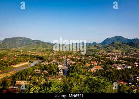 Blick auf Luang Prabang, Laos von Mount Phou Si Stockfoto