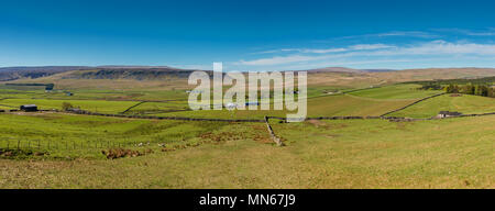 North Pennines Landschaft, Panoramablick in Richtung Widdybank Cronkley Narbe und fiel über Langdon Beck aus hohen hurth Kante an einem schönen Frühlingstag Stockfoto