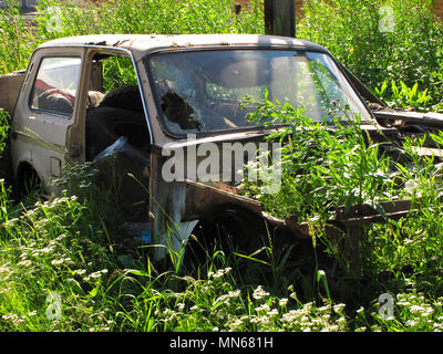 Abgebrochene sowjetische Auto, yelizovo, petropawlowsk, Kamtschatka, Sibirien, Russland Stockfoto