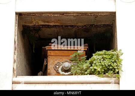 Stone Sarg Grab Gräber Friedhof Friedhof Stockfotografie - Alamy
