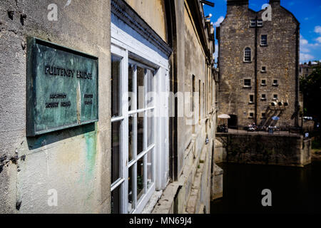 Plakette zu Architekten der Pulteney Bridge in Bath, Somerset, Großbritannien am 25. Mai 2013 getroffen Stockfoto