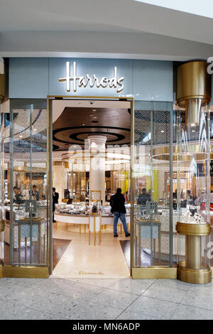 Der Harrod fine watch Zimmer am Flughafen London Heathrow Terminal 2 Stockfoto