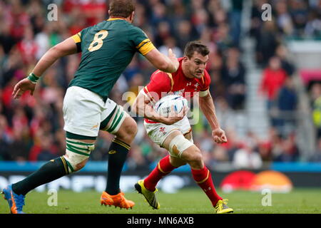 Sam Warburton (Kapitän) sucht Raum während der IRB-RWC Quartal 2015 Finale zwischen Wales v RSA Südafrika bei Twickenham Stadium. London, England. 17. Oktober 2015 Stockfoto