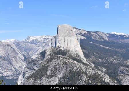 Half Dome vom Glacier Point, Yosemite National Park, Kalifornien gesehen Stockfoto