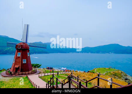 Windy Hill suchen Sie in Insel Geoje, Südkorea. Berühmten Ort der Insel Geoje. Luftaufnahme von Drone. Stockfoto