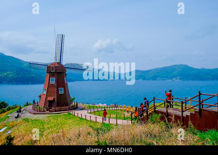 Windy Hill suchen Sie in Insel Geoje, Südkorea. Berühmten Ort der Insel Geoje. Luftaufnahme von Drone. Stockfoto