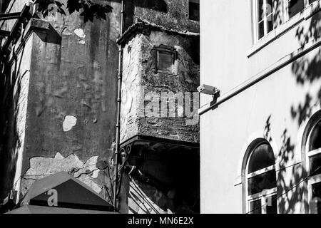 Antike Ruine mit Eisen Gerüst alte Textilfabrik in Lissabon Stockfoto