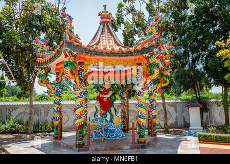 Pagola an chinesischen buddhistischen Tempel Kuang Im-Kapelle in der Nähe der River Kwai, Kanchanaburi, Thailand. Stockfoto