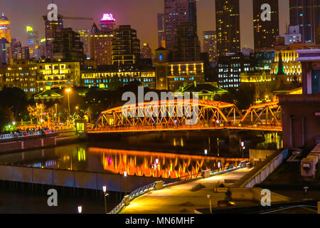 Waibaidu Brücke Bund, Shanghai China Night Shot eine der berühmtesten Brücken der Welt und hat in vielen Filmen. Stockfoto