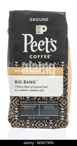 Winneconne, WI - 20 April 2018: eine Tasche von Big Bang "Peet's"-Kaffee auf einer isolierten Hintergrund. Stockfoto