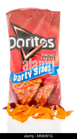 Winneconne, WI - 28 April 2018: eine Tüte mit Doritos Chips Nacho Käse Geschmack auf einem isolierten Hintergrund. Stockfoto