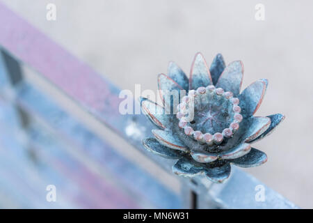 Metall Blumenskulptur Stockfoto