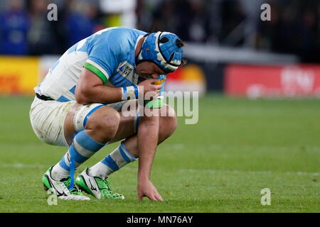 Argentiniens Teamkollegen tief in Gedanken versunken, als sie nach Australien während der IRB-RWC 2015 Ð Halbfinale 2 Match 46, zwischen Argentinien v Australia (UAR v Wallabies) bei Twickenham Stadion verlieren. London, England. 25. Oktober 2015 Stockfoto