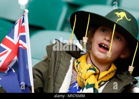 Fans von Australien in der Masse während des IRB-RWC 2015 Match zwischen Wales v Australien - Pool ein Match 35 bei Twickenham Stadium. London, England. 10. Oktober 2015 Stockfoto