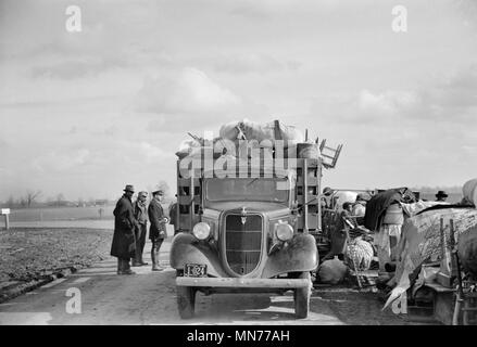 State Highway Beamte beweglichen Vertrieben Sharecroppers weg vom Straßenrand in den Bereich zwischen Deich und Mississippi River, New Madrid County, Missouri, USA, Arthur Rothstein für die Farm Security Administration, Januar 1939 Stockfoto