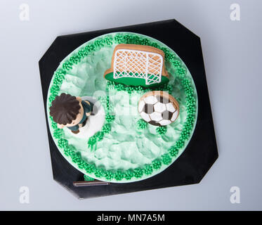Kuchen oder Fußball-Kuchen auf einem Hintergrund Stockfoto
