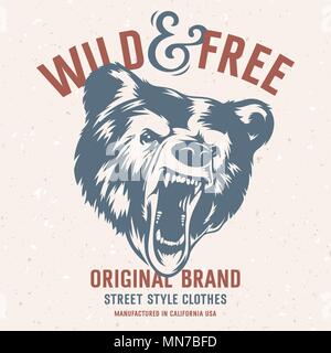 Wild und Frei vintage Typografie mit Kopf eines Grizzlybären, t-shirt Druck Grafik. Grunge Hintergrund auf separaten Layer Stock Vektor